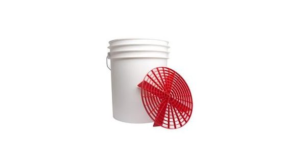 5 Gallon Wash Bucket and Grit Guard